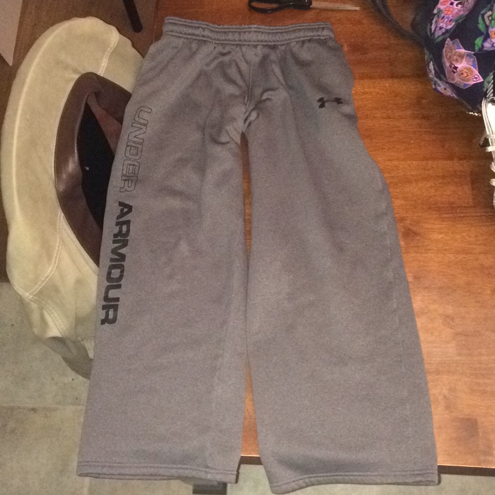 Loose Under Armour Sweats